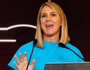 Debra Searle official speaker profile picture